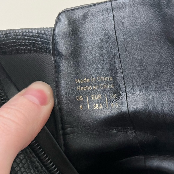 Gently used Aldo snake print booties size 8 (fits like 7/7.5) - Picture 3 of 4